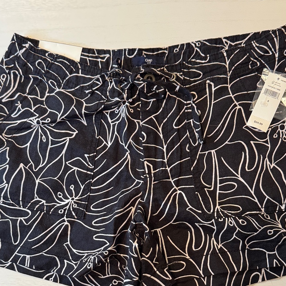 GAP Women's Navy Floral 3” inseam linen/cotton blend Shorts